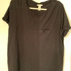basic black tee with pocket 🎱